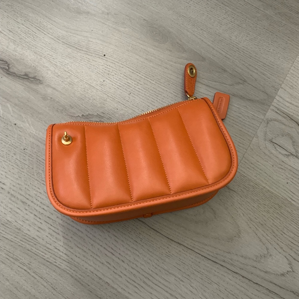 Coach Quilted Canyon Swinger 20